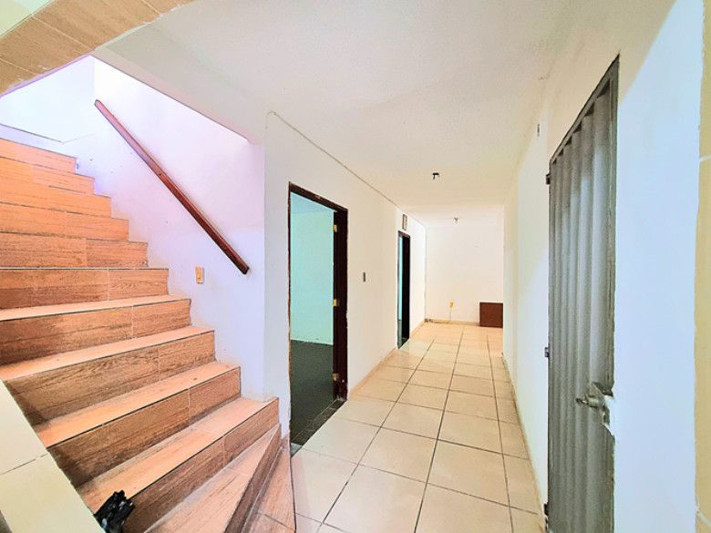 Quarto 3 e acesso ao piso superior